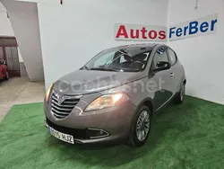 Gris / plata Usado 2014 Lancia Ypsilon Utilitario | 5900 € (Precio justo)