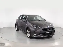 Gris Usado 2021 Toyota Yaris Active Berlina | 18.900 € (Un poco caro)