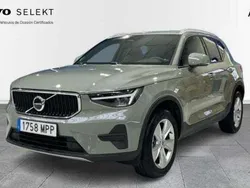 Verde Usado 2024 Volvo XC40 Core SUV | 37.900 €