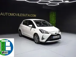Blanco Usado 2019 Toyota Yaris Hybrid Active Utilitario | 10.998 €
