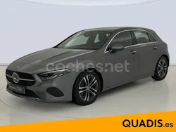 Gris / plata Usado 2024 Mercedes A180 Berlina | 33.900 € (Precio justo)