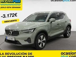 Verde Usado 2023 Volvo XC40 Core SUV | 29.000 € (Precio justo)
