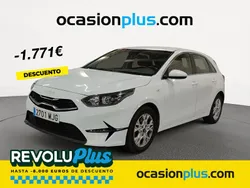 Blanco Usado 2023 Kia Ceed Berlina | 19.490 € (Un poco caro)
