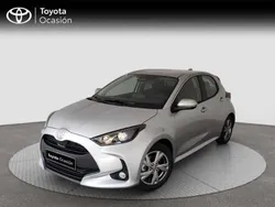 Gris Usado 2024 Toyota Yaris Hybrid Active Berlina | 21.900 € (Precio justo)