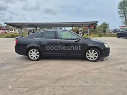Negro Usado 2007 VW Jetta Advance Berlina | 2700 € (Buen precio)