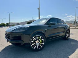 Negro cromita metalizado Usado 2024 Porsche Cayenne SUV | 118.700 € (Un poco caro)
