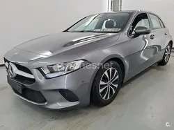 Gris / plata Usado 2021 Mercedes A180 Berlina | 23.900 € (Precio justo)
