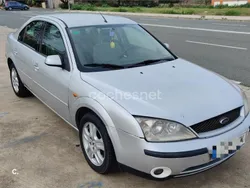 Etiqueta b (amarilla) Usado 2001 Ford Mondeo Ambiente Berlina | 1500 € (Precio justo)