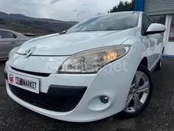 Blanco Usado 2009 Renault Mégane III Dynamique Berlina | 6490 € (Precio justo)