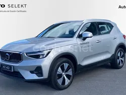 Plateado Usado 2023 Volvo XC40 Core SUV | 36.900 € (Precio justo)