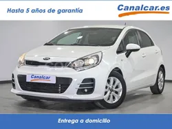 Blanco Usado 2016 Kia Rio Berlina | 9925 € (Precio justo)