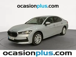 Gris plata Nuevo 2025 Skoda Superb Essence Berlina | 29.991 € (Buen precio)