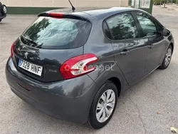 Gris / plata Usado 2012 Peugeot 208 Allure Utilitario | 5300 € (Precio justo)