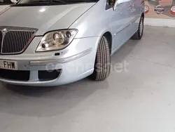 Gris / plata Usado 2006 Lancia Phedra Monovolumen | 5660 €