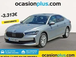 Plateado Nuevo 2025 Skoda Superb Essence Berlina | 31.810 €