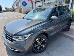 Gris / plata Usado 2022 VW Tiguan Life SUV | 27.999 € (Precio justo)