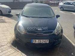 Negro Usado 2014 Kia Rio Berlina | 2500 €