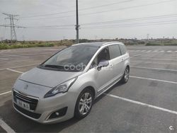 Gris / plata Usado 2016 Peugeot 5008 Allure Monovolumen | 9100 € (Precio justo)