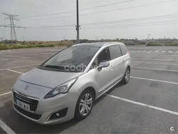 Gris / plata Usado 2016 Peugeot 5008 Allure Monovolumen | 9600 € (Precio justo)