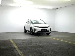 Blanco Usado 2024 Kia Stonic SUV | 17.085 € (Precio justo)