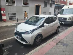 Blanco Usado 2015 Toyota Aygo X-play Utilitario | 8400 € (Precio justo)