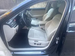 Negro Usado 2021 Skoda Superb Ambition Berlina | 28.000 €