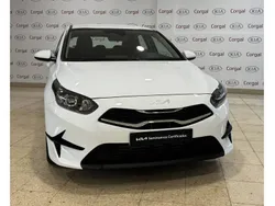 Blanco Usado 2024 Kia Ceed Berlina | 22.850 € (Un poco caro)