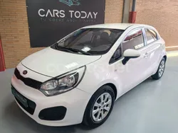 Blanco Usado 2014 Kia Rio Berlina | 6990 € (Precio justo)