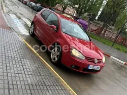 Rojo Usado 2004 VW Golf IV Highline Berlina | 2999 € (Precio justo)