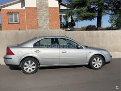 Gris / plata Usado 2001 Ford Mondeo Ghia Berlina | 2300 € (Precio justo)