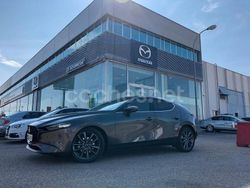 Gris / plata Usado 2024 Mazda 3 Exclusive-Line Berlina | 28.900 € (Caro)