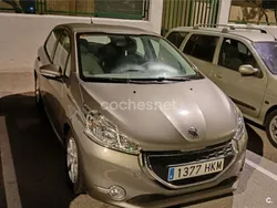 Beige Usado 2012 Peugeot 208 Active Utilitario | 6000 € (Buen precio)