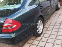Verde Usado 2004 Mercedes E220 Classic Berlina | 9500 €