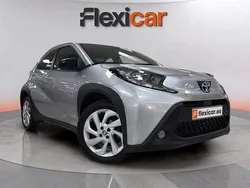 Gris Usado 2024 Toyota Aygo X-play Utilitario | 14.090 € (Precio justo)