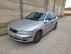 Gris / plata Usado 2000 Opel Vectra Berlina | 1400 €