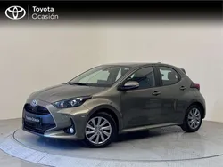 Verde Usado 2024 Toyota Yaris Hybrid Active Monovolumen | 21.700 € (Precio justo)