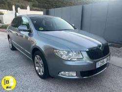 Gris Usado 2010 Skoda Superb Ambition Berlina | 8700 € (Precio justo)