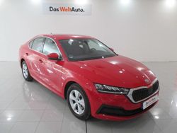 Rojo Usado 2023 Skoda Octavia Ambition Berlina | 23.190 € (Precio justo)