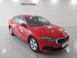 Rojo Usado 2023 Skoda Octavia Ambition Berlina | 23.490 € (Precio justo)