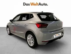 Gris plata Usado 2024 Seat Ibiza Berlina | 17.490 € (Precio justo)