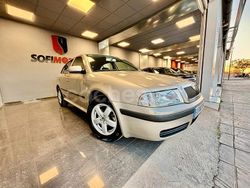 Marrón Usado 2005 Skoda Octavia Active Berlina | 3750 € (Buen precio)