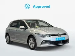 Gris / plata Usado 2024 VW Golf VIII Life Berlina | 27.990 € (Precio justo)