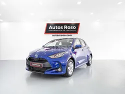 Azul Usado 2023 Toyota Yaris Hybrid Style Berlina | 17.990 € (Super precio)