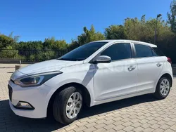 Blanco Usado 2017 Hyundai i20 Berlina | 9700 € (Precio justo)