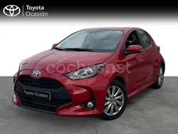 Rojo Usado 2024 Toyota Yaris Hybrid Active Berlina | 21.990 € (Precio justo)