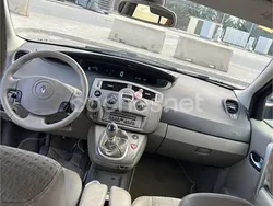 Granate Usado 2005 Renault Scénic II Dynamique Monovolumen | 2800 € (Precio justo)