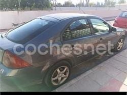 Gris / plata Usado 2003 Ford Mondeo Ghia Berlina | 1500 € (Buen precio)