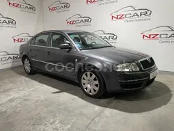 Gris / plata Usado 2002 Skoda Superb Comfort Berlina | 3999 €