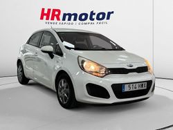 Blanco Usado 2014 Kia Rio Berlina | 7200 € (Precio justo)