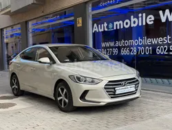 Gris / plata Usado 2018 Hyundai Elantra Berlina | 16.900 €